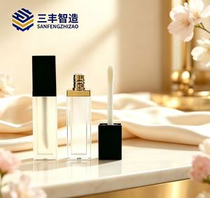 Tube à lèvres vide en plastique noir mat avec dessus doré, forme carrée et applicateur large, pour cosmétiques - Product Image 1