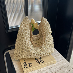 Borse a Spalla Morbide e Slouchy in Rafia Naturale Beige Tan Intrecciata a Mano all'Uncinetto, un Must-Have Estivo - Product Image 5