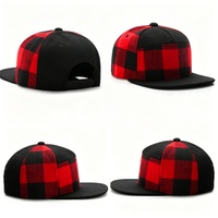 Casquette de baseball snapback à 7 panneaux à visière plate, avec patch métallique personnalisé et empiècements à carreaux camouflage, pour la promotion de marques de mode urbaine hip-hop