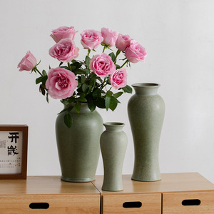 Vase en céramique de style rustique vintage à large ouverture, à double usage pour la présentation de fleurs séchées ou fraîches, décoration de bureau ou de maison - Product Image 1