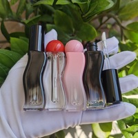 En stock 2.5ML Conteneur de brillant à lèvres Wave Design Emballage cosmétique durable Tube à lèvres vide de style européen