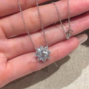 Ensemble de bijoux de luxe en or blanc 18 carats avec diamants créés en laboratoire, motif floral, 3 pièces (collier, boucles d'oreilles, bague) pour femme, idéal pour les banquets - Product Image 2