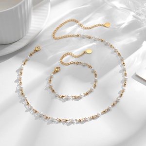 Nouveauté 2024 Collier en acier inoxydable personnalisé avec perles fraîches pour femmes, style chaînes tendance avec placage or, vente en gros - Product Image 1