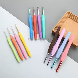 Vente en gros directe usine – Offre spéciale : Aiguilles à crocheter et à tricoter en plastique colorées, écologiques, à manche souple, de 2,0 à 10,0 mm - Product Image 2
