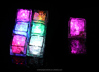 Impermeabile a LED cubetto di ghiaccio multicolore Glitter scuro luce su ghiaccio Cube Bar Club per bere festa di natale