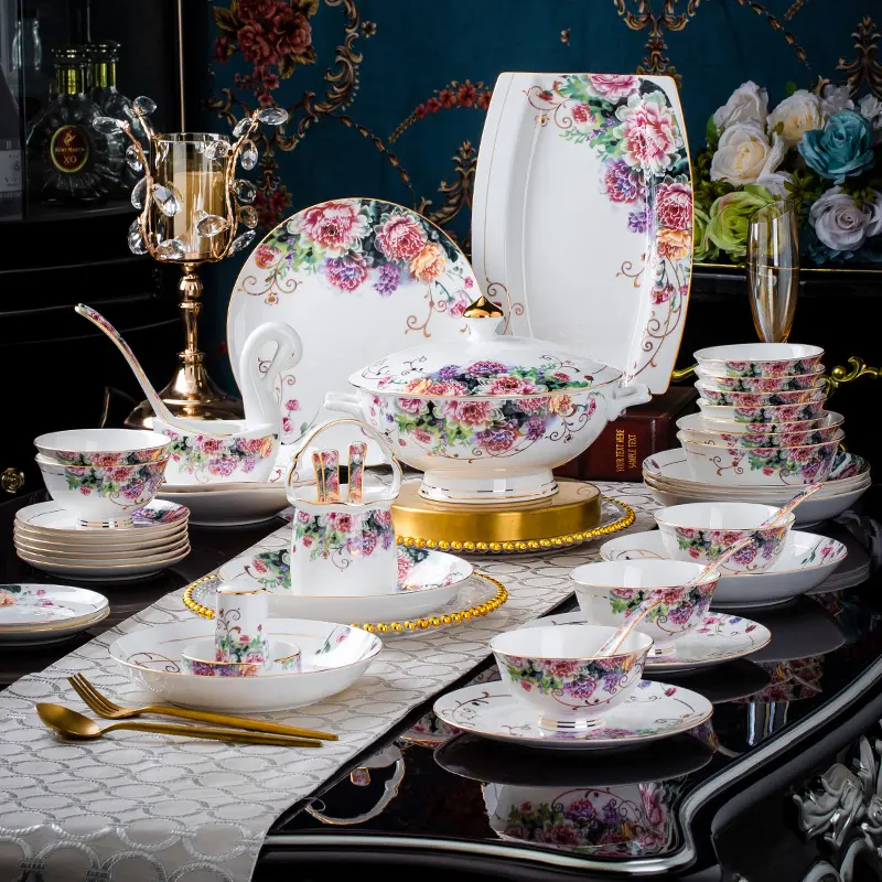 70 pièces en gros de haute qualité dessiné à la main fleur chinoise ensemble de vaisselle en céramique ensemble de vaisselle de luxe