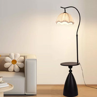 Lampe de sol LED verticale intégrée en fer, trois couleurs, style célébrité internet américaine, pour salon, table basse, chambre à coucher, chevet