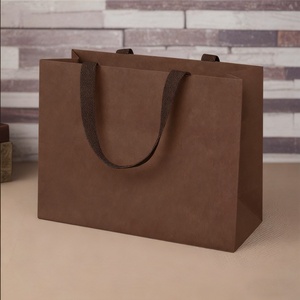 Sac en papier kraft de qualité supérieure avec votre propre logo pour l'emballage de cadeaux, sac en papier laminé de luxe personnalisé, recyclable et verni - Product Image 6