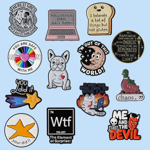 In Promozione: Distintivi Personalizzati in Metallo Smaltato Rotondi con Motivo Arcobaleno Stampato, con la Scritta 'YOU ARE SAFE WITH ME', Graziosi Distintivi in Metallo Smaltato per Regali - Product Image 5