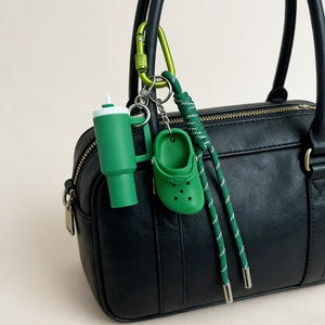 Lindo llavero mini para taza de agua, correa desmontable con dije de cocodrilo, adorno creativo para mochila/bolso, venta al por mayor - Product Image 4