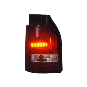 Feux arrière LED modifiés pour Volkswagen Caravelle Multivan T5 2010-2015 avec clignotants et fonctions de freinage, tension 12V - Product Image 3