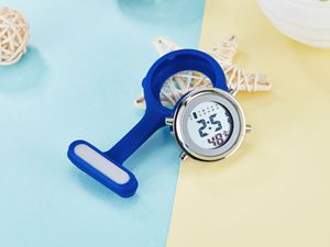 의료 브로치 시계 시계 사용자 정의 로고 의사 선물 도매 다채로운 젤리 빛 어두운 고무 디지털 간호사 시계 남여 공용 - Product Image 5