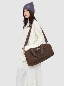 กระเป๋ากีฬาแบบ unisex ขนาดใหญ่ ปิดด้วยซิป กันน้ำ ซับในตาข่าย กระเป๋าเดินทางสำหรับออกกำลังกาย สีน้ำตาล สายสะพายปรับได้ - Product Image 6
