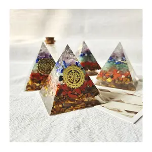 Vendas de alta qualidade cristais de cura espiritual 7 chakras Pirâmide para Decorações de Natal