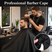 Cape de Coiffure Professionnelle Noire Imperméable en Polyester avec Logo Personnalisé 140*160cm pour Adultes – Idéale pour Barbiers et Salons de Coiffure