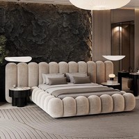 Lit plateforme en tissu crème italien, rembourré en laine d'agneau, lit double, mobilier minimaliste moderne pour chambre principale de villa
