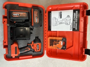 Qivolt Kit Combo 18V Brushless Senza Fili: Trapano <span class=keywords><strong>Tassellatore</strong></span>, Avvitatore <span class=keywords><strong>a</strong></span> Impulsi, Avvitatore <span class=keywords><strong>a</strong></span> Massa Battente, <span class=keywords><strong>Smerigliatrice</strong></span> con <span class=keywords><strong>Batteria</strong></span>, Caricabatterie <span class=keywords><strong>e</strong></span> Valigetta - Product Image 5