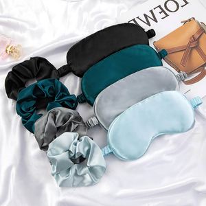 Nouvel ensemble de luxe en satin de soie surdimensionné pour la vente en gros, comprenant un cache-yeux double face, un masque de sommeil, une élastique à cheveux et un chouchou, couleur personnalisable - Product Image 3