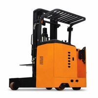 Chariot élévateur électrique VNA 3 voies de 1,5 tonne, tête de fourche rotative à 180°, hauteur de levage de 6 m, batterie lithium-ion, pneus en polyuréthane, type stand-on