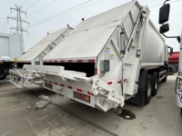 Camion compacteur de déchets Sinotruk HOWO 20m³ avec 371 chevaux, qualité stable et fiable, 20% de réduction, à vendre