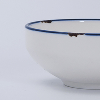 Vente en gros de vaisselle moderne blanche à bords bleus service de vaisselle pour hôtel service de table services d'assiettes vaisselle services de vaisselle services d'assiettes en céramique