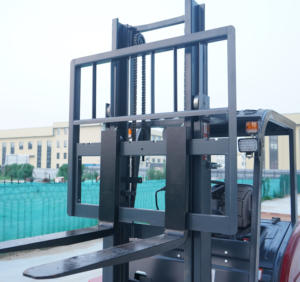 Carrello Elevatore Elettrico Compatto da 1, 2, 2.5, 3, 3.5 Tonnellate con Montante Triplex, Traslatore Laterale, Confortevole ed Economico, a Quattro Ruote Motrici - Product Image 3