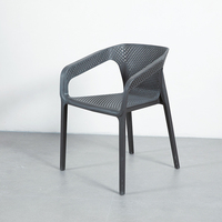 TIPTOP Vente en gros Chaises de salle à manger en plastique léger et bon marché Design nordique moderne pour la table de café et de restaurant en plein air