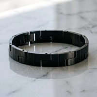 Nueva Pulsera Unisex de Acero Inoxidable Chapada en Oro - Logotipo Grabado con Diseño de Patrón Geométrico - Hipoalergénica, No se Desvanece, Ideal para Regalo