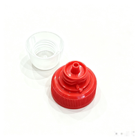Bouchon à vis en plastique PP de 33 mm, couleur personnalisable, bouchon côtelé rouge avec couvercle extérieur transparent pour les bouteilles de détergent à vaisselle liquide