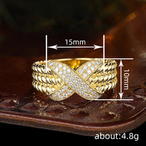 Bague en or pour femme avec croix et pavé de pierres, bijoux de mariage au design géométrique - Product Image 4