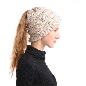 Gorro <span class=keywords><strong>de</strong></span> punto grueso con bordado 3D a rayas y trenza <span class=keywords><strong>de</strong></span> cable, estilo moño desordenado y <span class=keywords><strong>cola</strong></span> <span class=keywords><strong>de</strong></span> <span class=keywords><strong>caballo</strong></span>, para mujer, ideal para invierno y otoño, venta al por mayor. - Product Image 6