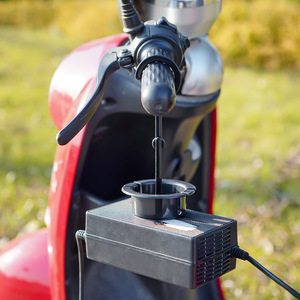 Soporte de Carga para Bicicleta Eléctrica, Gancho Individual Negro, Capacidad de Carga de 2 kg, Puerto USB - Product Image 1