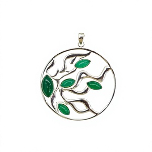 Pendentif Arbre en Onyx Vert Argent 925 de Créateur, Fait Main, Charme Branche en Cristal Naturel Classique, Collection de Bijoux de Luxe - Product Image 4