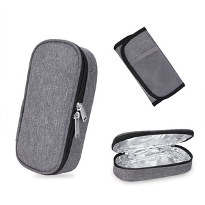 Sac isotherme gris portable pour le transport de médicaments et d'aliments en voyage - Product Image 1