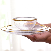 Assiettes de présentation rondes en verre écologiques de qualité supérieure avec bord doré, style minimaliste, pour mariages, événements et fêtes de camping, avec technique d'émail coloré