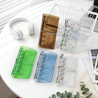 10 PCS Mini Classeur à anneaux en PVC translucide HYD-T402 Multi-styles Paillettes Organiseur de budget Classeur 6 trous Sangle pour carnet de notes