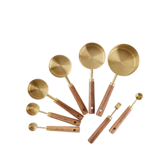 ชุดถ้วยตวงทองคำ 8 ชิ้น และชุดช้อนตวงพร้อมด้ามจับไม้หอม สำหรับทำอาหารและอบขนม - Product Image 3