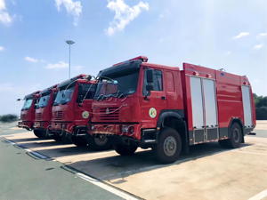 Camion de lutte contre les incendies SINO HOWO 4X4 8000 litres, camion de lutte contre les incendies forestiers 2000 gallons, véhicules de lutte contre les incendies de forêt de 8 tonnes - Product Image 5
