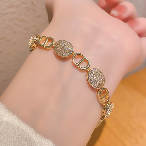 กำไลข้อมือรูปจมูกหมูประดับเพชรซิร์คอนเต็มวง สีทอง/สีเงิน เครื่องประดับงานแต่งงานสำหรับผู้หญิง กำไลแฟชั่นแบบโซ่ - Product Image 3