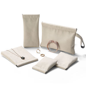 DIGU haute qualité Logo personnalisé imprimé flanelle pochette à bijoux sac de rangement de bijoux pour collier bague - Product Image 1