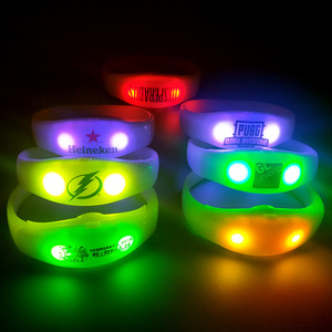 Pulsera LED con Control Remoto de 15 Colores, Personalizable con Logotipo, Barata al por Mayor de RICHSHINING, para Publicidad de Marca <span class=keywords><strong>y</strong></span> Actividades de Año Nuevo - Product Image 5