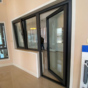 Combinaison <span class=keywords><strong>porte</strong></span>-fenêtre en aluminium à rupture <span class=keywords><strong>de</strong></span> pont thermique série 95, <span class=keywords><strong>porte</strong></span> à battants robuste avec <span class=keywords><strong>seuil</strong></span> en aluminium intégré pour balcon - Product Image 1