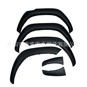 Toyota Hilux 2016 - Extensions d'ailes noires en PP pour passages de roues - Accessoires pour camionnettes - Product Image 3