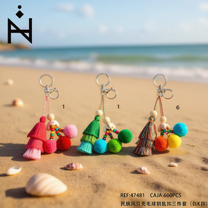 Set di Tre Portachiavi in Stile Etnico con Conchiglie e Pompon, Fibbia K Bianca, Llavero - Product Image 3