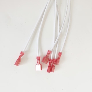 Terminales de Cable Enchufables de Cobre Rojo y Blanco Electrónicos Hechos a Medida con Certificación TUV para Aplicaciones de Baterías de Automóviles - Product Image 1