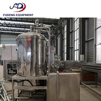 Machine de remplissage isobare automatique haute efficacité 5000 BPH pour boissons gazeuses, eau gazeuse et CSD en bouteille PET, à prix compétitif