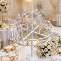 Candélabre de table moderne en métal blanc avec pendentif en cristal pour décoration de table de mariage, dîner, hôtel, banquet