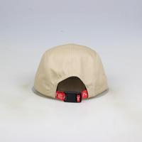 Casquette beige de haute qualité à 5 panneaux avec patch tissé, logo personnalisé, visière plate, sangle en sergé de coton réglable, casquette de camping en plein air