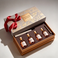 Boîte d'emballage de luxe pour bouteilles de vin, type porte à battant, avec couvercle supérieur holographique à UV sélectif et tiroir pour collection de plusieurs bouteilles d'alcool