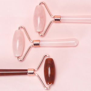 Ensemble de rouleau de jade et de gua sha personnalisé au prix d'usine |   Outil de massage facial en résine OEM pour l'anti-âge et le lifting de la peau - Product Image 4